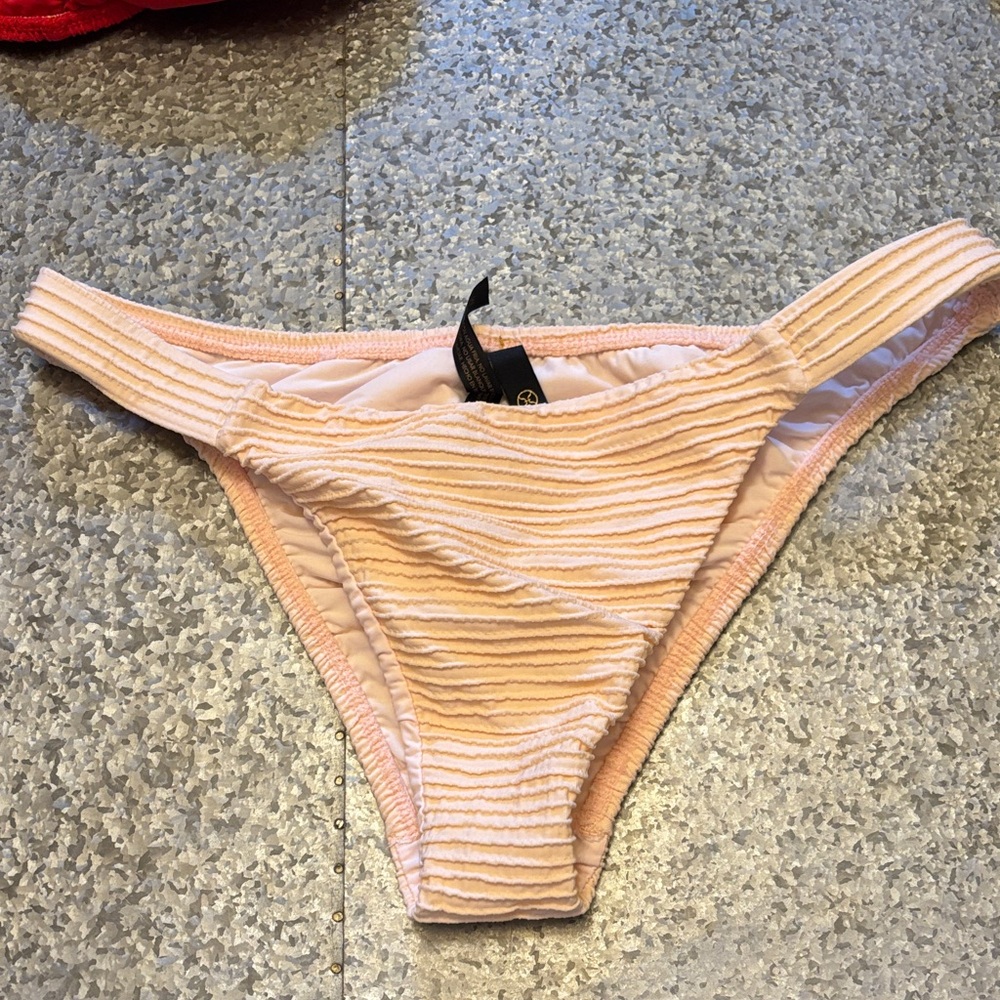 Like New! Women’s VIX Bikini Bottom Pale Pink Size Med MSRP $115
